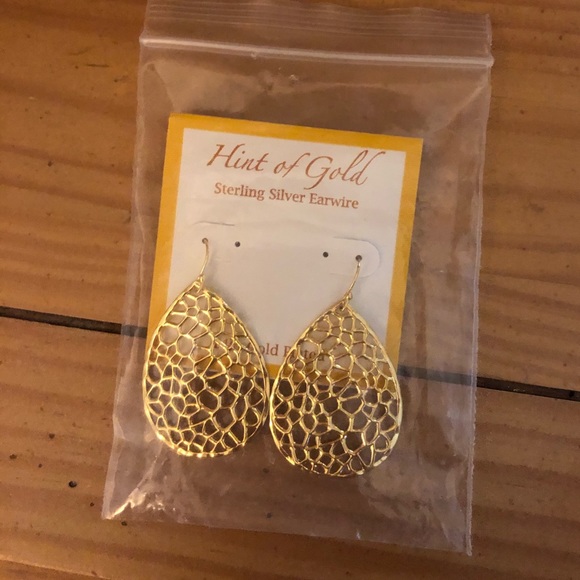🌼 Beautiful Drop Earrings 🌼 - Picture 3 of 3